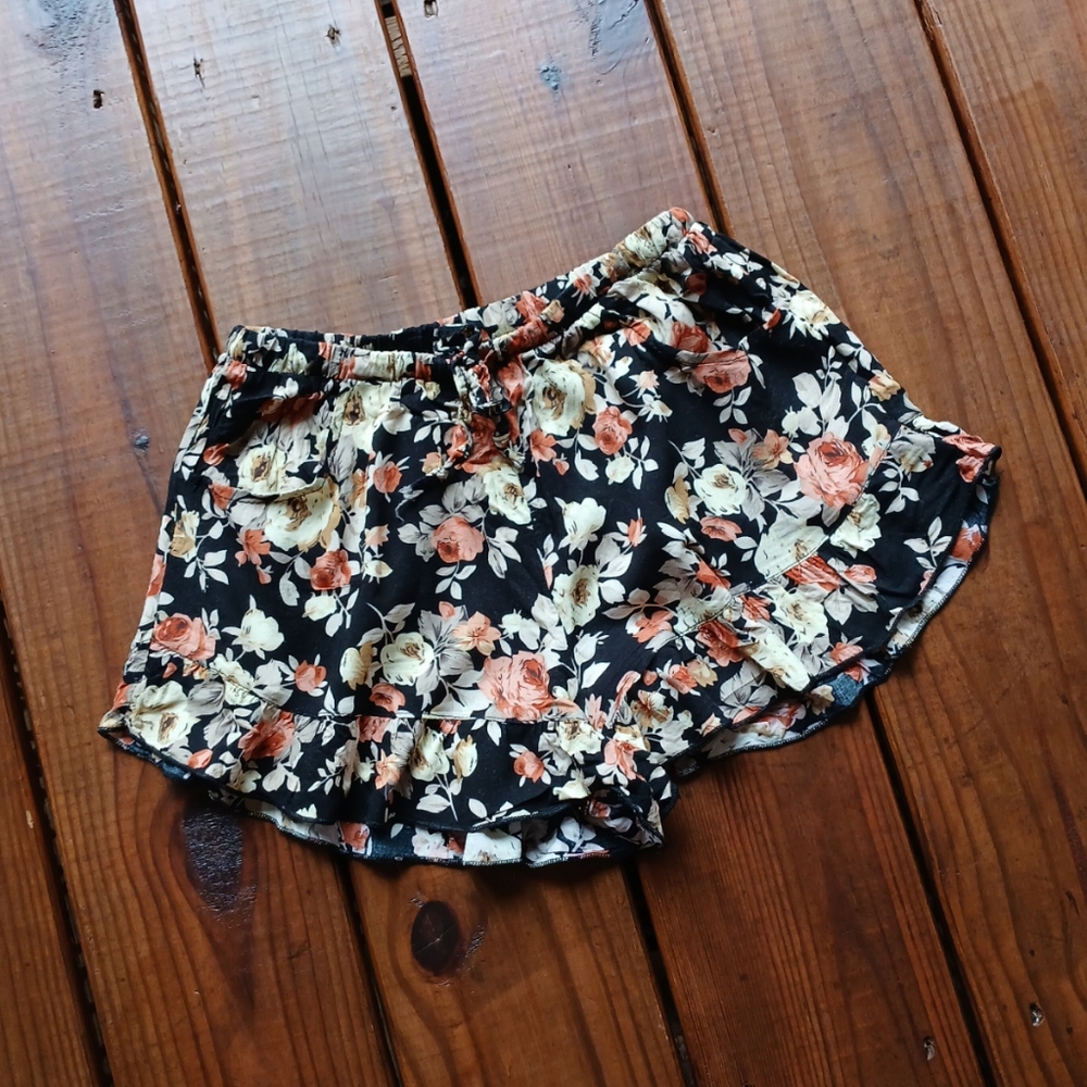 Hanger 221 XS/S black cream rose floral vodi style mini ruffle shorts